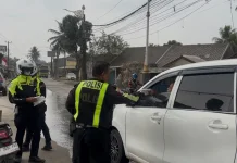 Damkar Kabupaten Bogor Sigap Tangani Dampak Debu Vulkanik Anak Krakatau