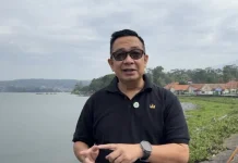 Eceng Gondok Memenuhi Waduk Darma Kuningan