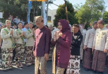 Arak - Arakan dan Upacara Penyambutan Walikota di Gedung DPRD Kota Cirebon