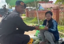 Brimob Sanggau Sisihkan Gaji untuk Jumat Berbagi