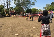 Jaga Tradisi, 76 Peserta Meriahkan Lomba Sumpit di Sanggau