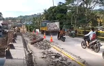 Macet 500 Meter di Jembatan Moawo, Kadus dan Dishub Gunungsitoli Buka Suara