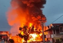 Api Melalap 17 Ruko di Jantung Kota Gunungsitoli