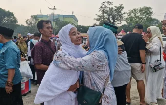Gembira dan Haru Menyelimuti Penjemputan Jemaah Haji di Asrama Haji Pondok Gede