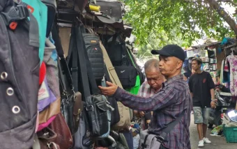 Berburu 'Harta Karun' di Pasar Loak Jembatan Item Jatinegara