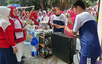 Siswa SMPN 202 Jakarta Kembangkan Mesin Pencacah Daun untuk Kompos