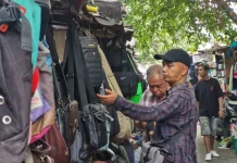Berburu 'Harta Karun' di Pasar Loak Jembatan Item Jatinegara