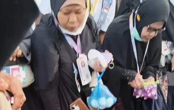 Pasar Kaget di Depan Hotel Jemaah Haji Indonesia