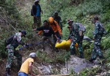 Medan Curam, Evakuasi Dua Pendaki Gunung Piramid Tuntas Hingga Malam