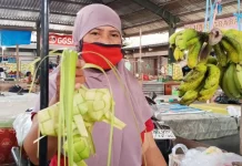 Permintaan Ketupat Lebaran di Kediri Meningkat
