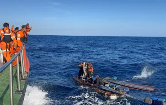 Evakuasi Tiga Korban Kapal Tenggelam di Perairan Buton