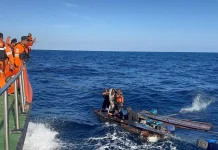 Evakuasi Tiga Korban Kapal Tenggelam di Perairan Buton