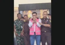 Jadi Tersangka Korupsi, Ketua DPRD Magetan Menangis saat Digelandang