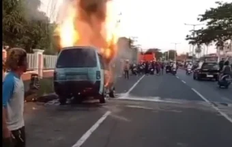 Pete-Pete Terbakar di Jalan Poros Maros-Makassar, Sopir Alami Luka Bakar