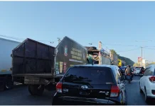 Parkir Dibadan Jalan Mengambil Dua Lajur, Kemacetan Terjadi di Sekitar SPBU