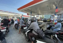 Macet Parah akibat Antrian Kendaraan di Sejumlah SPBU