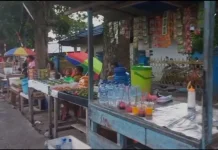 Pedagang Manfaatkan Momen Tamborin Kolosal dan KKR untuk Berjualan