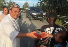 Pakuwodjo Teluk Bintuni Gelar Aksi Berbagi Takjil Ramadhan