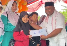 Muslimat NU Teluk Bintuni Santuni Anak Yatim di Peringatan 10 Muharam