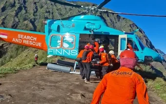 Pendaki Malaysia Jatuh di Gunung Rinjani, Dievakuasi Helikopter ke Bali
