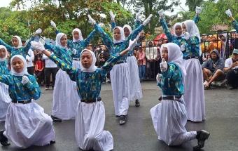 Antisipasi Peserta Gerak Jalan Pingsan, Disbudporapar Siagakan Tiga Ambulans