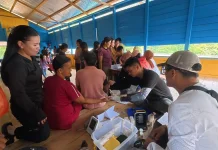 Warga Perbatasan Serbu Layanan Terbang Terapung di Lumbis