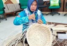 Anyaman Daun Pandan Jadi Ilmu Baru Bagi Pengrajin Lokal Nunukan