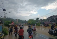 Dampak Banjir Sei Sembilan Warga RT 01 Selisun Terisolasi Tidak Bisa Masak