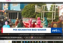 PKK Kecamatan Nunukan Bersama Ibu Bhayangkari Laksanakan Pembagian Masker