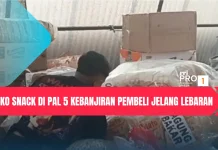 Toko Snack di Pal 5 Kebanjiran Pembeli Jelang Lebaran