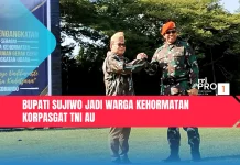 Bupati Sujiwo Jadi Warga Kehormatan Korpasgat TNI AU