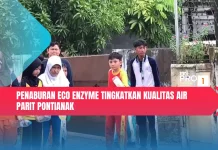 Penaburan Eco Enzyme Tingkatkan Kualitas Air Parit Pontianak
