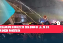 Kebakaran Hanguskan Tiga Ruko di Jalan Dr. Wahidin Pontianak