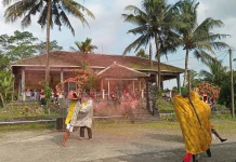 Warga Kaliputih Kebumen Gelar Kesenian Ebeg Rayakan Idulfitri