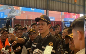 Menkeu Purbaya Tinjau Penumpukan Kontainer di Pelabuhan Tanjung Priok