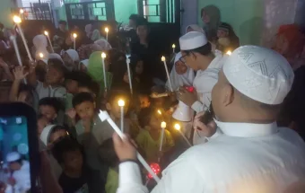 Ratusan Warga Bekasi Pawai Obor Elektrik Menyambut Tahun Baru Islam