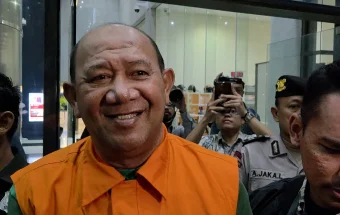 Bupati Langkat Resmi Kenakan Rompi Oranye KPK