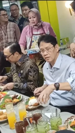 Makan Siang Ala Menkeu Purbaya, Bahas Harga BBM hingga APBN