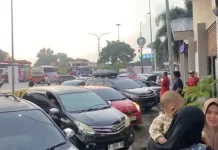 Padat Pemudik di 'Rest Area' 62 Cikampek, Jabar