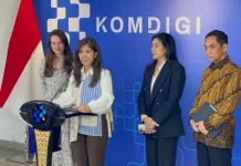Menkomdigi Nyatakan Roblox Komitmen Mematuhi PP Tunas