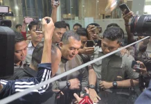 Silmy Karim Serahkan Diri ke KPK, Ajudan Dorong Wartawan