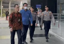 Terjaring OTT, Bupati Muara Enim tiba di Gedung KPK