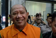 Bupati Langkat Resmi Kenakan Rompi Oranye KPK