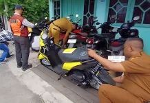 Ketahuan Bawa Kendaran ke Sekolah, Dishub Gembosi Ban Motor Pelajar SMP 7 Samarinda
