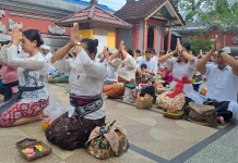 Rayakan Galungan 2026, Ratusan Umat Hindu Samarinda Padati Pura Jagat Hita Karana