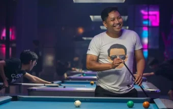 Mengisi Waktu Luang di Meja Billiar