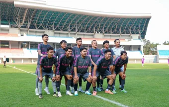 Keseruan Kegiatan Fun Football di Stadion Mandala Krida