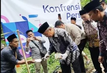 Mendikdasmen Letakkan Batu Pertama Jembatan menuju Sekolah di Sampang