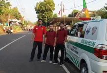 Tim Kesehatan Kawal Lomba Gerak Jalan di Sumenep