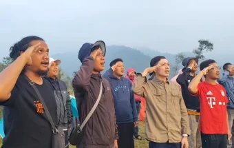Kibarkan Merah Putih di Kebun Kopi, Jurnalis Pati Angkat Potensi Pertanian Lokal
